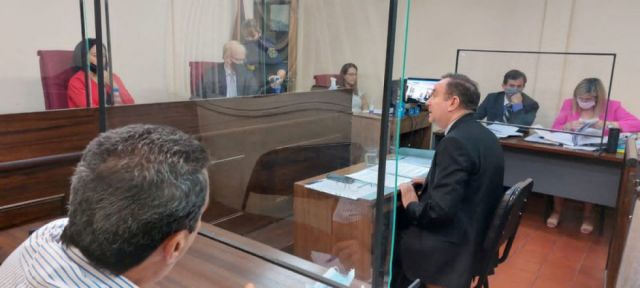 Obispo argentino tenía pornografía en el teléfono, dice sacerdote en segundo día de juicio por abuso
