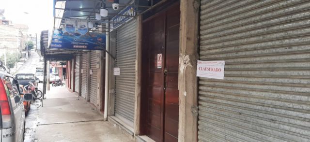 Clausuran 30 tiendas por impedir el paso peatonal 