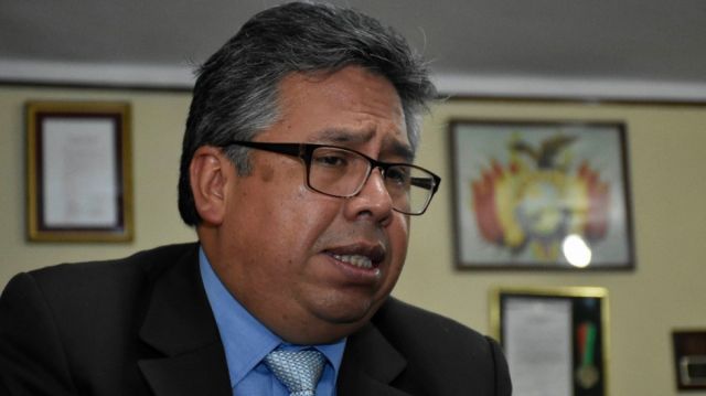 Larrea anuncia otro ‘repliegue’ médico