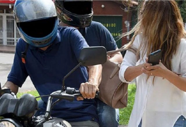 “Motochorros”, robos y armas durante el Jueves de Comadres