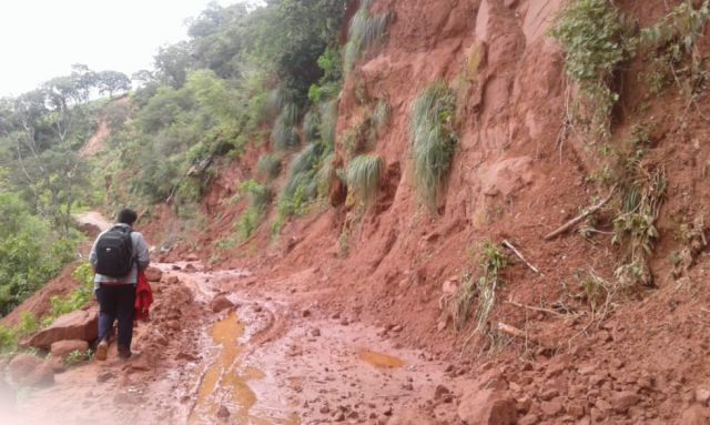 Los caminos comunales están intransitables 