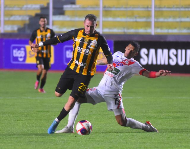 Nacional le da un revés al Tigre en el estadio Hernando Siles