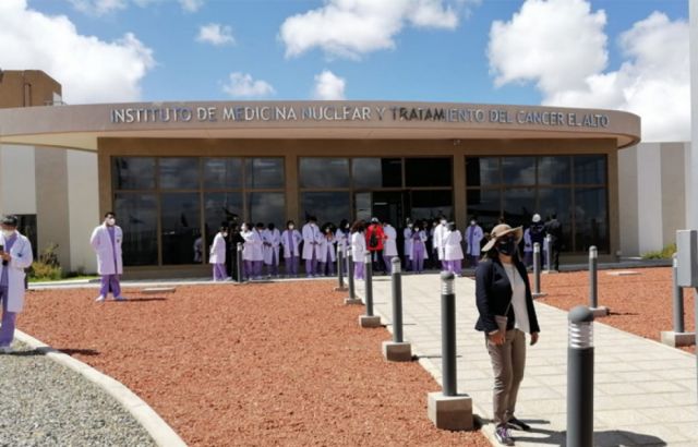 Arce inaugura el Centro de Medicina Nuclear y Tratamiento de Cáncer