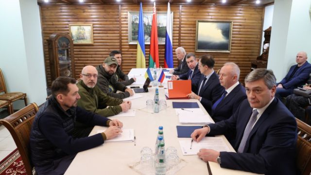 Arranca la tercera ronda de negociaciones entre Rusia y Ucrania
