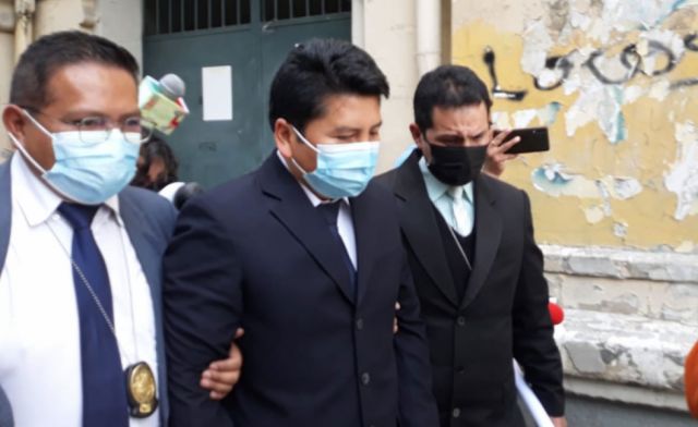 Aprehenden a otro juez que liberó a una persona sentenciada por asesinato
