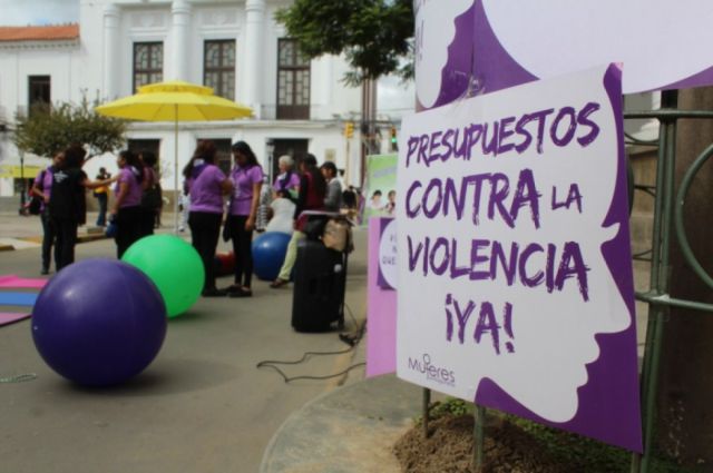 Familias de víctimas de feminicidio en Tarija marchan en La Paz