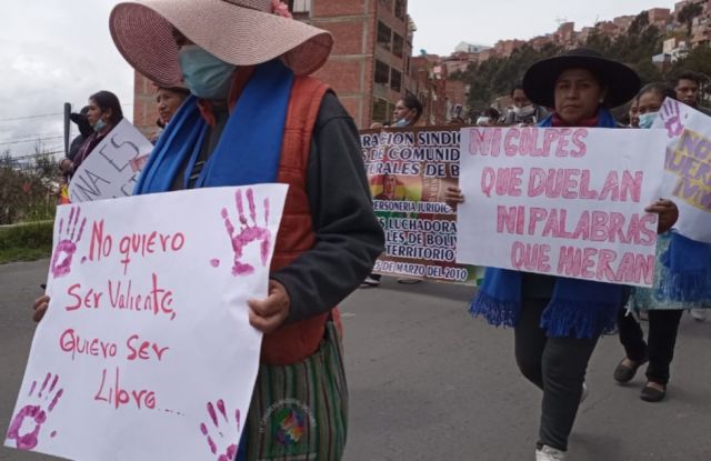 Mujeres marchan en demanda de justicia en el Día Internacional de la Mujer