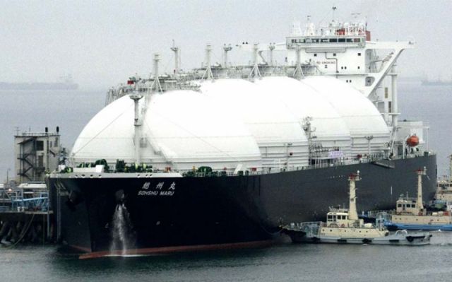 China está revendiendo cargamentos de GNL, haciendo bajar los precios del gas