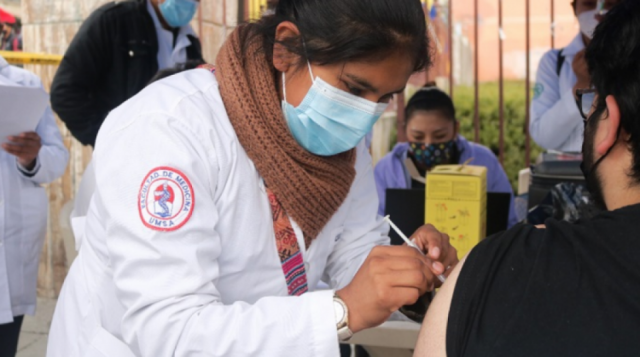 Salud alerta que quinta ola afectará a no vacunados y "susceptibles" con bajo nivel de anticuerpos
