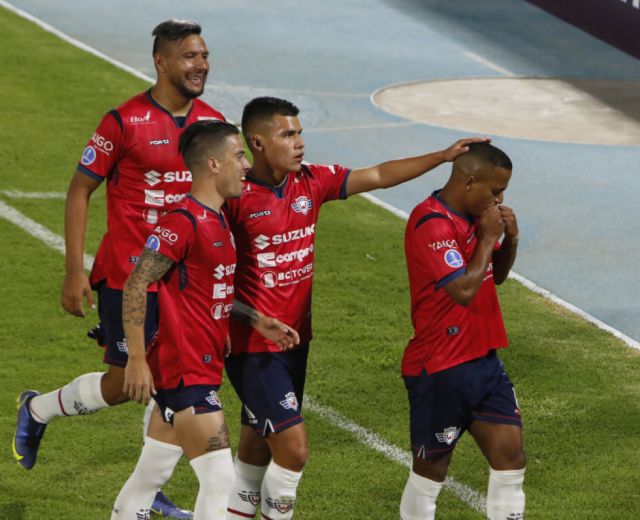 Wilstermann golea a Guabirá  y encamina su clasificación 