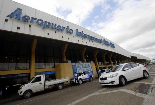 Desvinculan a cuatro funcionarios de Migración que negaron refugio a ucranianos en Bolivia