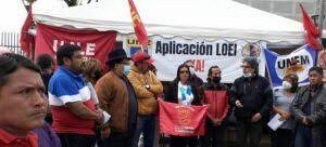 Intensa sesión parlamentaria evalúa ley de Educación en Ecuador