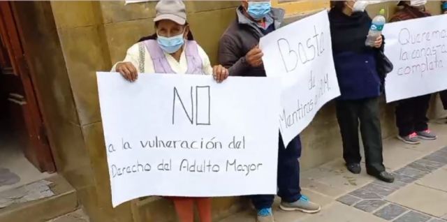 Adultos mayores de Tarija exigen el cumplimiento de entrega de la canasta alimentaria