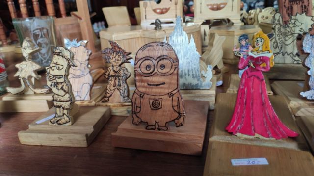 Figuras de personajes del cine y la televisión.