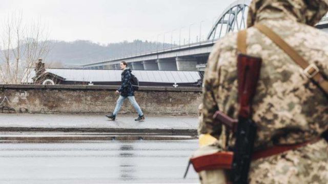 Toque de queda de 36 horas en Kiev a partir de este martes