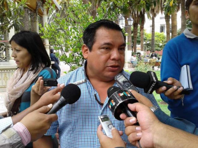 Aprehenden a Felipe Moza por sentencia en su contra