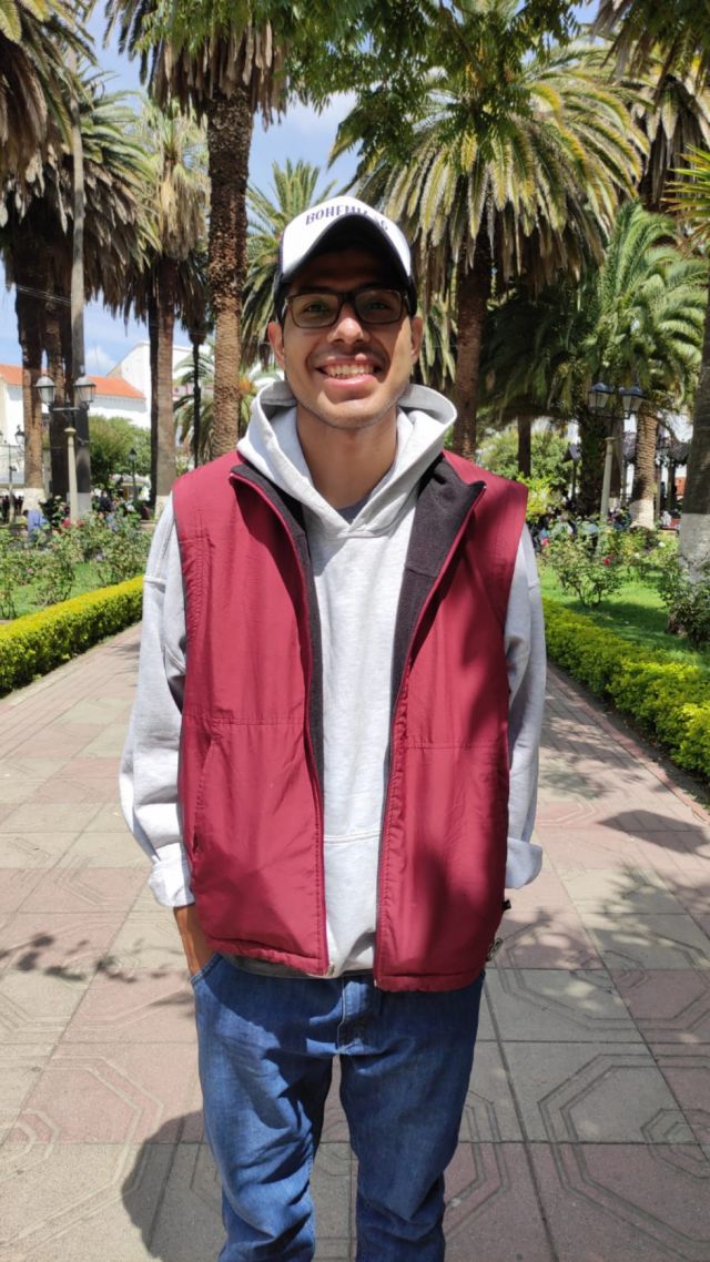 Roberto Ruíz, el arte y el singani Bohemia 56