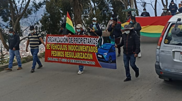"Chuteros" piden la nacionalización de 200.000 autos, diputados lo descartan