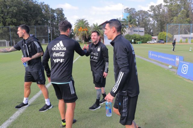 Las tres dudas que mantiene  Scaloni para el equipo titular 