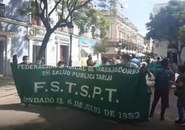 Trabajadores en salud marchan en respaldo al pliego petitorio de médicos del HRSJD