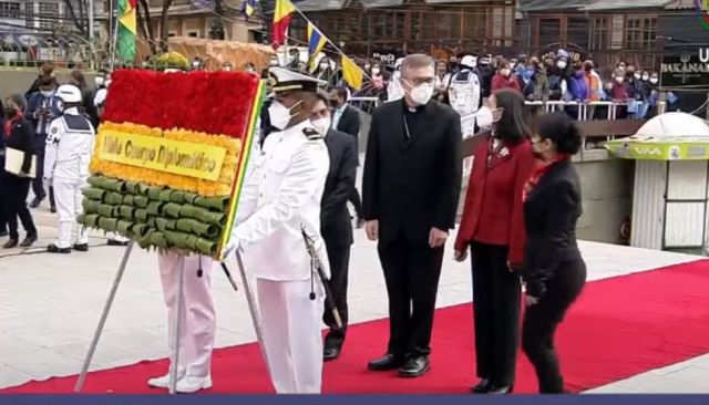 Día del Mar: Autoridades del Estado realizan ofrenda floral a los pies del monumento a Eduardo Abaroa