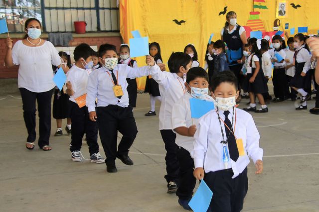 Kínder Belgrano realiza desfile de alumnos por el 23 de Marzo