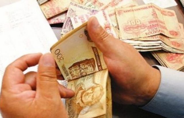 Opositores piden al gobierno no prestarse al juego político de la COB en el aumento salarial