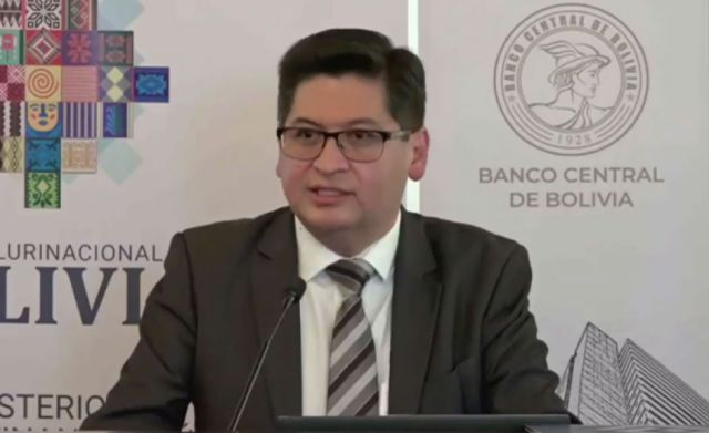 Ministro de Economía ve una ‘probabilidad buena’ de que haya doble aguinaldo este 2022