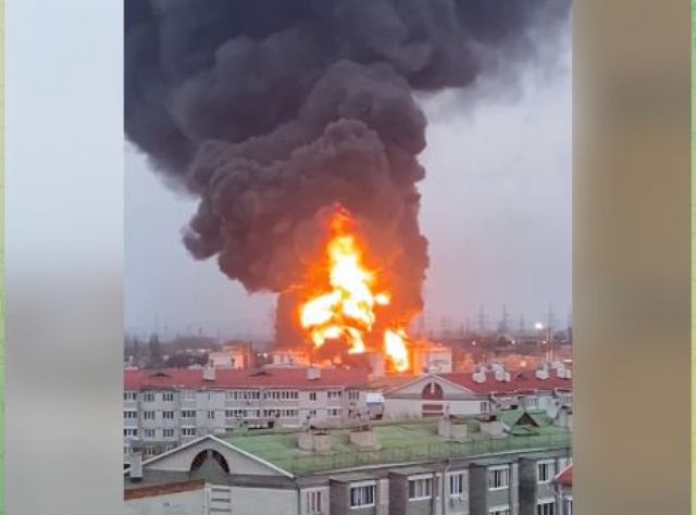 Ataque de helicópteros ucranianos provoca un incendio en un depósito de petróleo en Rusia (FOTOS, VIDEOS)