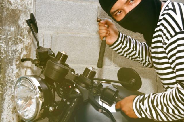 Capturan en flagrancia a tres ladrones de motos 