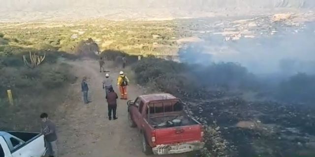 Bomberos sofocan incendio en Ancón Chico-Tarija