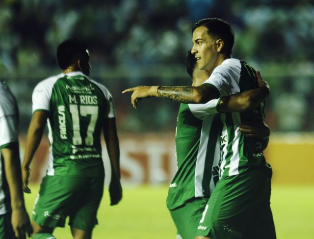 Oriente enfrenta a Fluminense en una difícil visita 