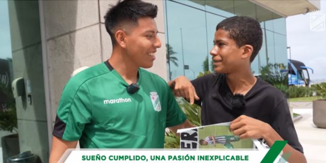 El emotivo encuentro de Alexis con un joven brasileño fan de Oriente