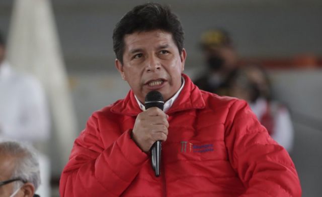 Congreso de Perú aprueba una moción que insta a Castillo a renunciar