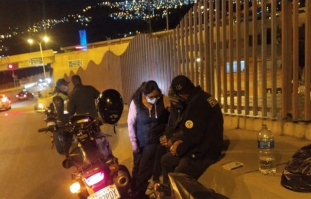 Efectivos del PAC evitan que una menor se quite la vida en el Puente Trillizo en La Paz
