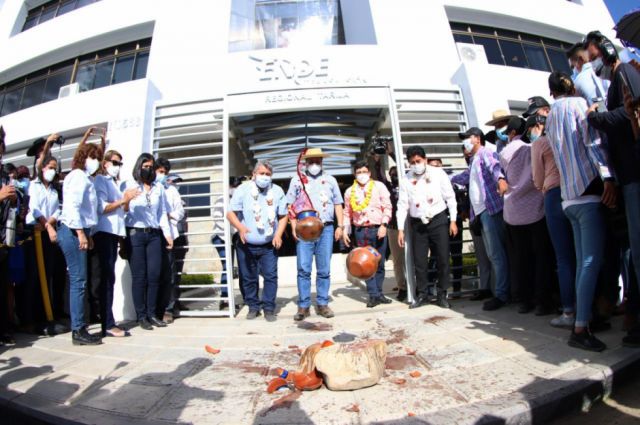 Arce estrena edificio de ENDE en Tarija y entrega 118 viviendas 