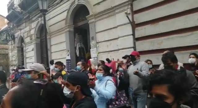 Protestas del Sedeca empañan la sesión de Honor del 15 de Abril