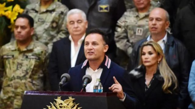 Exministro López no volverá al país mientras ‘no cambie la situación política’