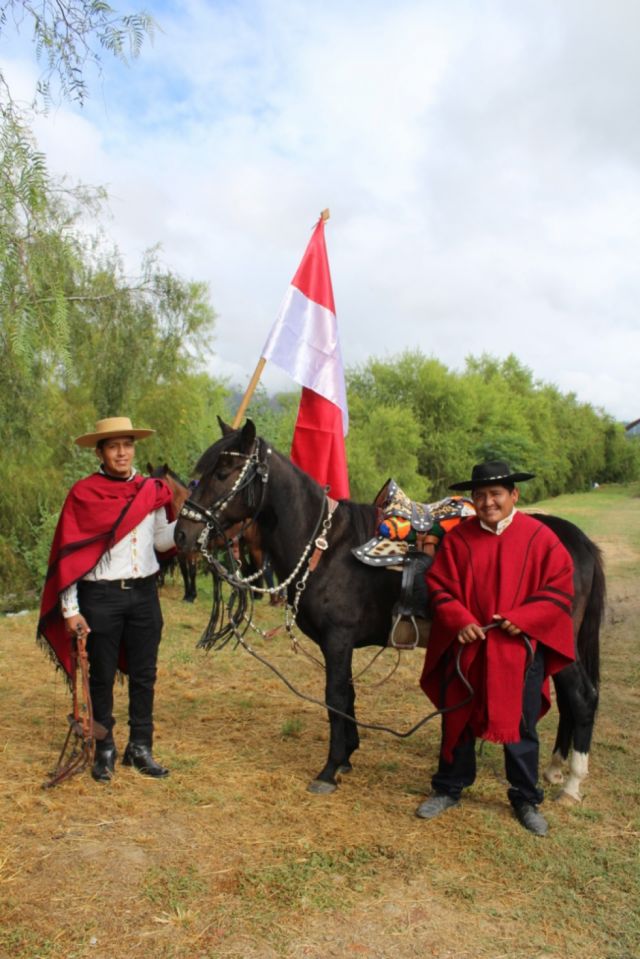 Jinetes se preparan para el desfile