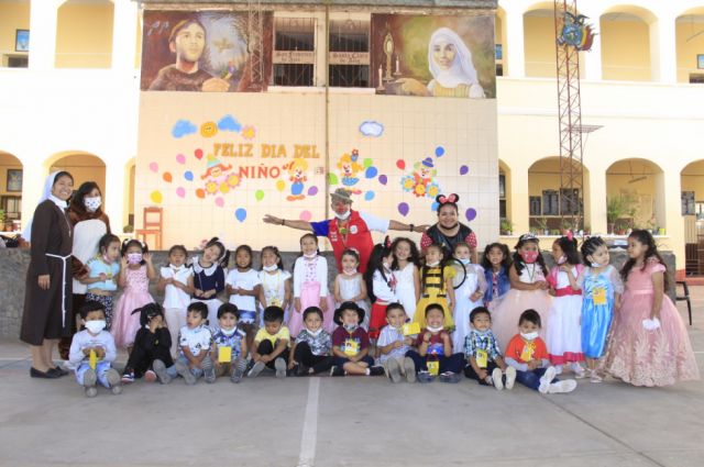 Kinder Tercera Orden Franciscana, primera sección A, con directora Hermana Edith
