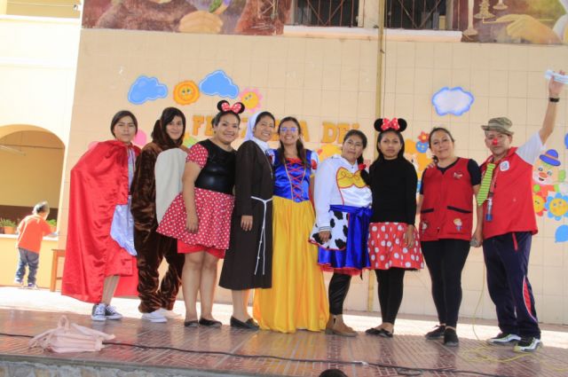 Maestras y directora del Kinder Tercera Orden Franciscana