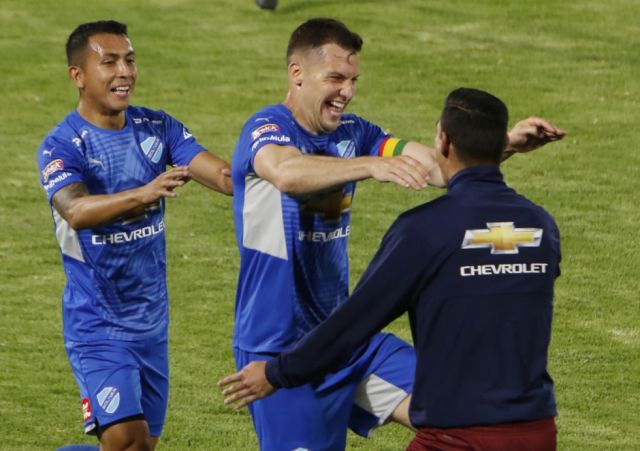 Bolívar sigue adelante con una goleada sobre la “U” de Vinto  