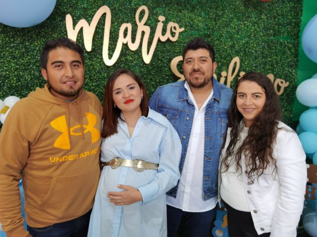 Román Medrano y Madeleyn Fernández con la pareja