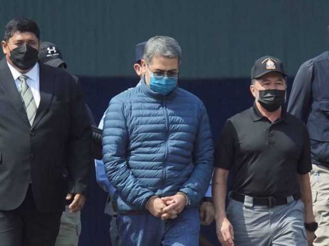 Extraditan a expresidente hondureño a EEUU
