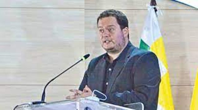 Emiten orden de aprehensión contra el presidente de YPFB