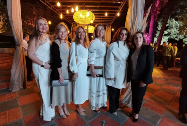 Andrea Julio, Ana Rosa Liebers, Mariana Camacho, Tatiana Del Carpio, Patricia Valle y Karin Kohlberg