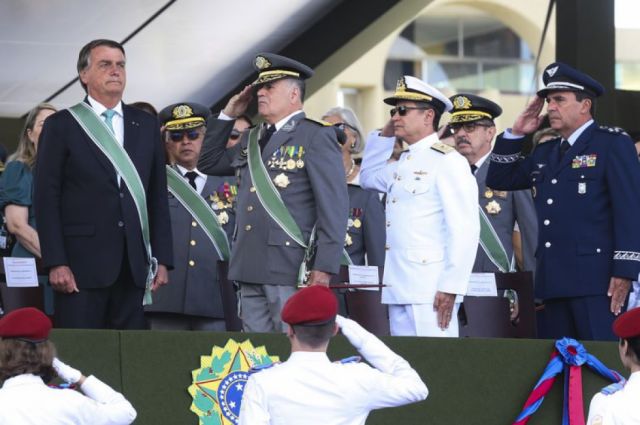 Bolsonaro reactiva su belicosidad y “sabotea” su propia reelección