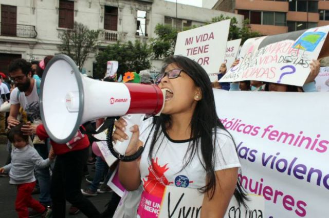 Grupos piden frenar “pandemia” de violencia contra las mujeres