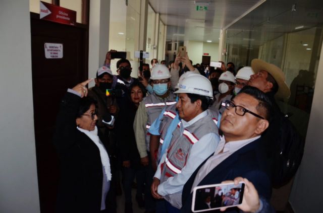 Gobernación demuestra a Ministro Montaño falta de trabajos en el Velódromo y Piscina Olímpica