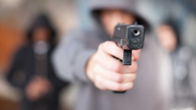 Hombres son atracados con arma en la Parada al Norte